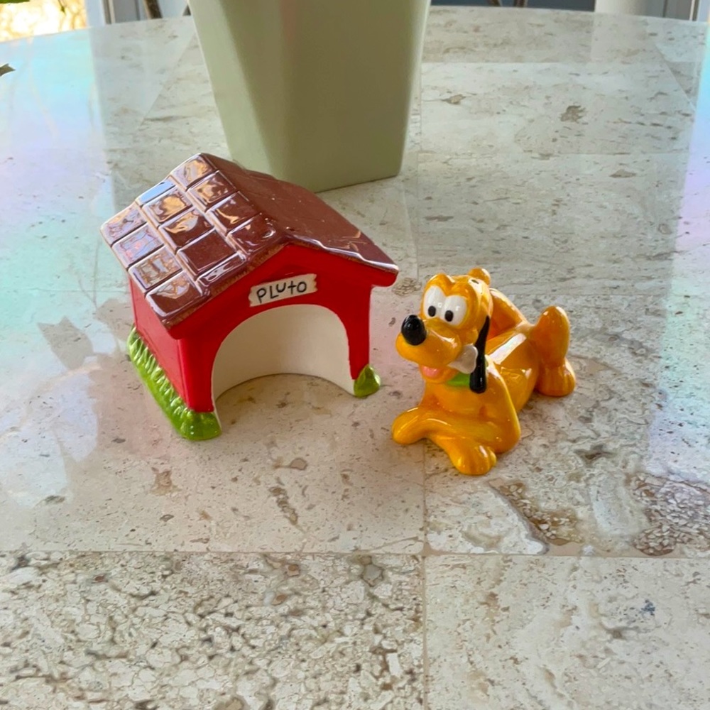 Disney - Pluto & His Doghouse- Salt and Pepper Shakers